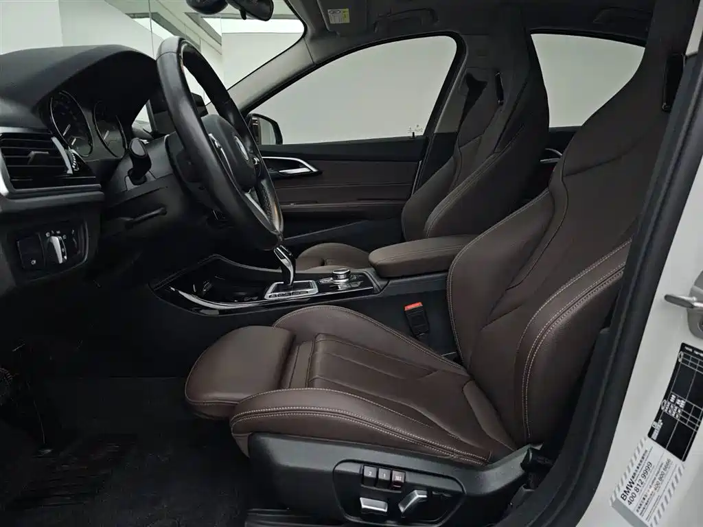 BMW 1 Series 2023 125i M Sport Shadow Edition фото 4