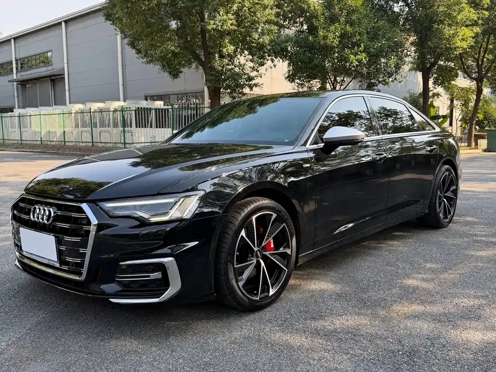 Фото 1 - Audi A6L