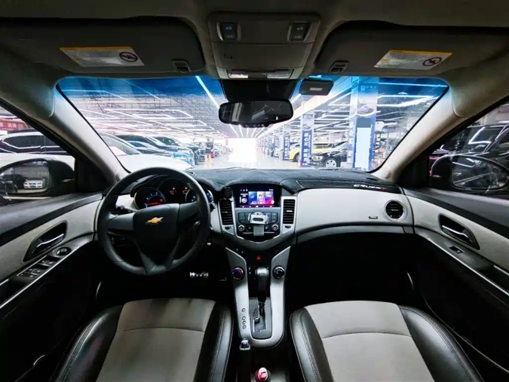 Chevrolet Cruze 2013 Model 1.8L SX AT фото 4