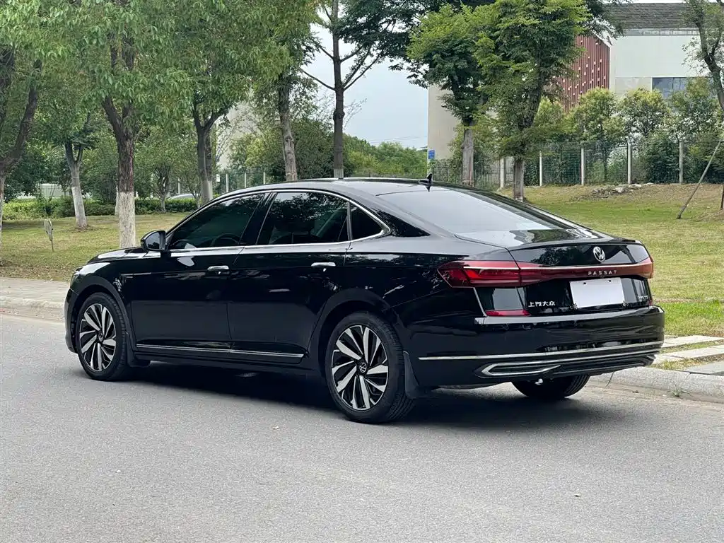 Photo 5 - Volkswagen Passat