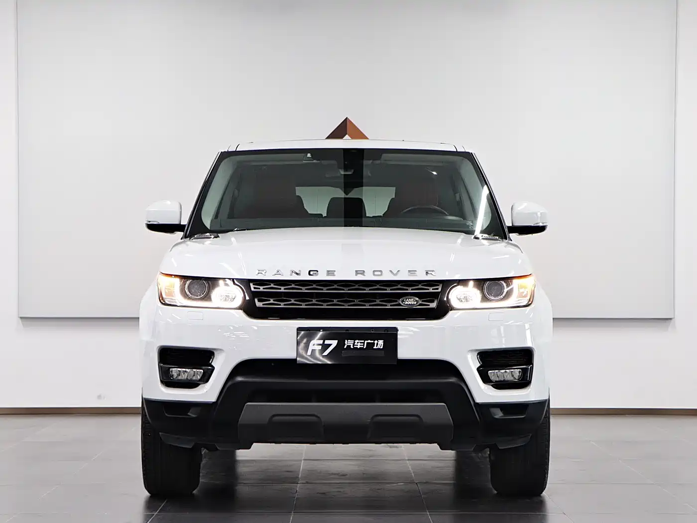 Land Rover Range Rover Sport 2016 Model 3.0 SDV6 HSE DYNAMIC фото 2