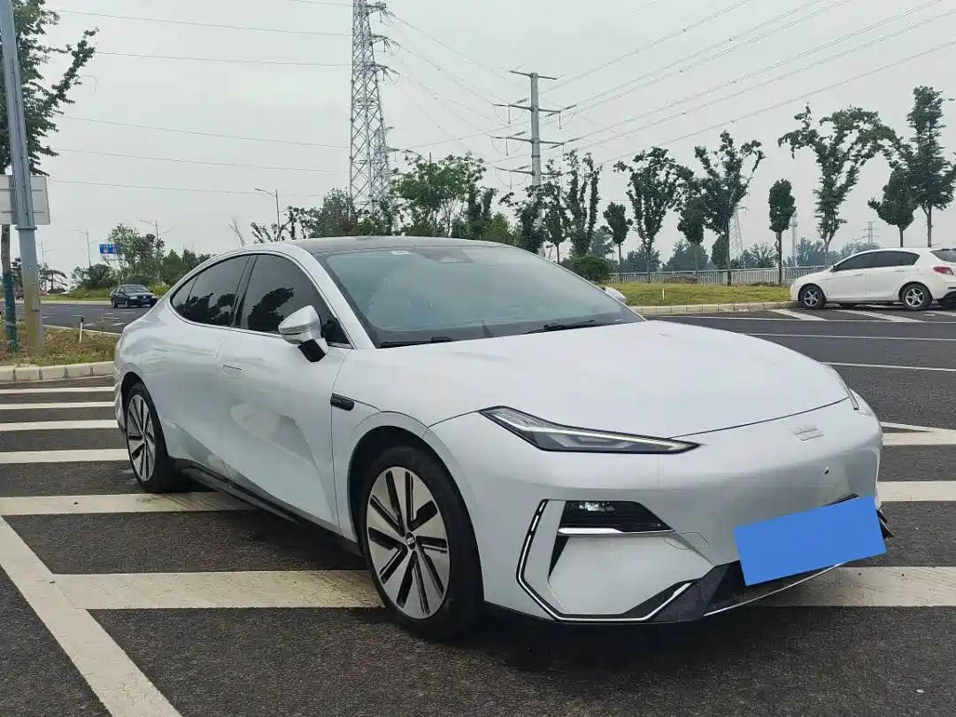 Geely Galaxy Galaxy E8 2024 665km RWD Starship Voyager Edition фото 3
