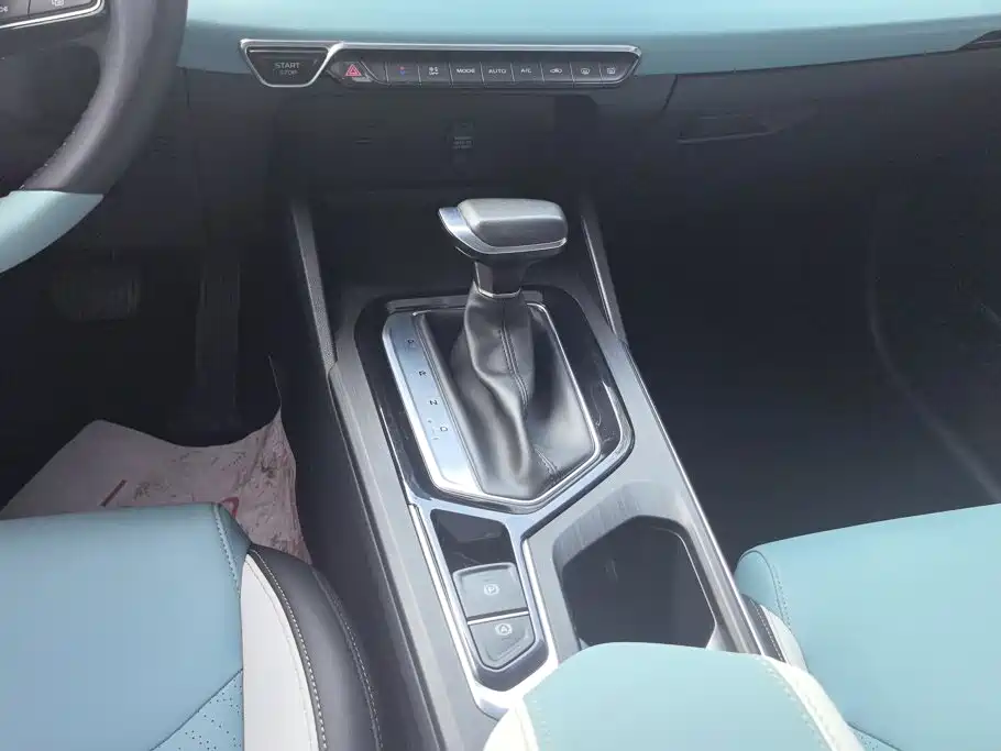 Geely Emgrand S 2022 2022 1.4T CVT Crossover Player