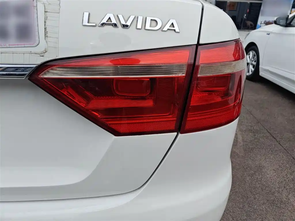 Volkswagen Lavida 2013 Facelift Classic 1.6L Automatic Trend фото 24