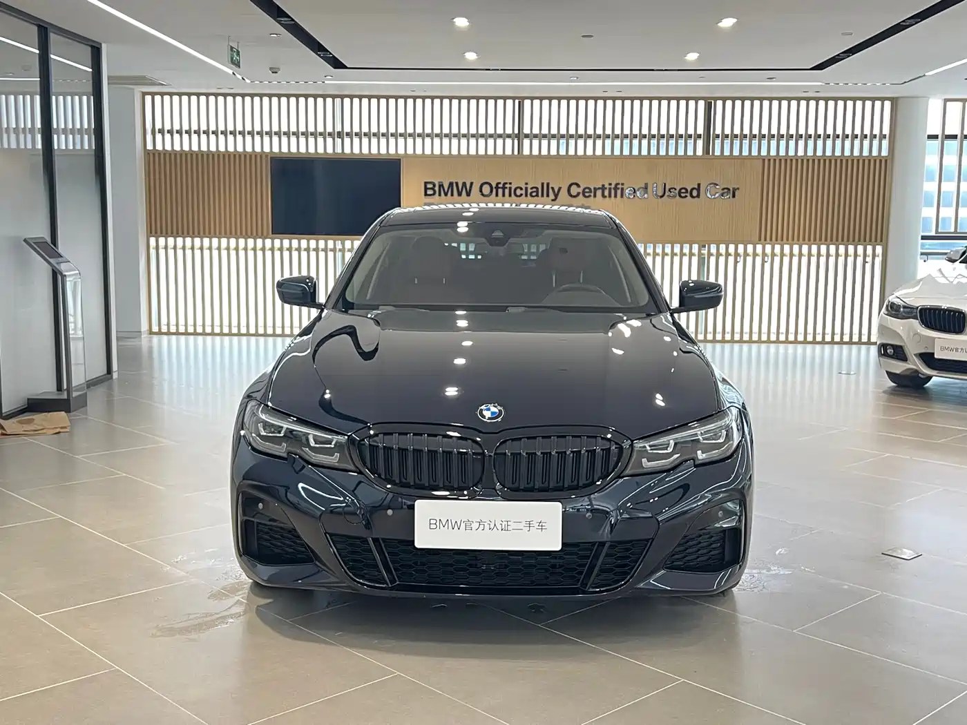 BMW 3 Series 2022 325i M Sport Shadow Edition фото 2