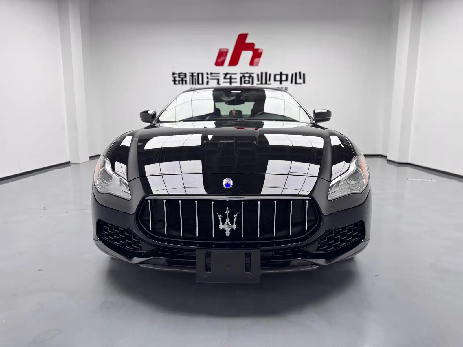 Фото 2 - Maserati Quattroporte