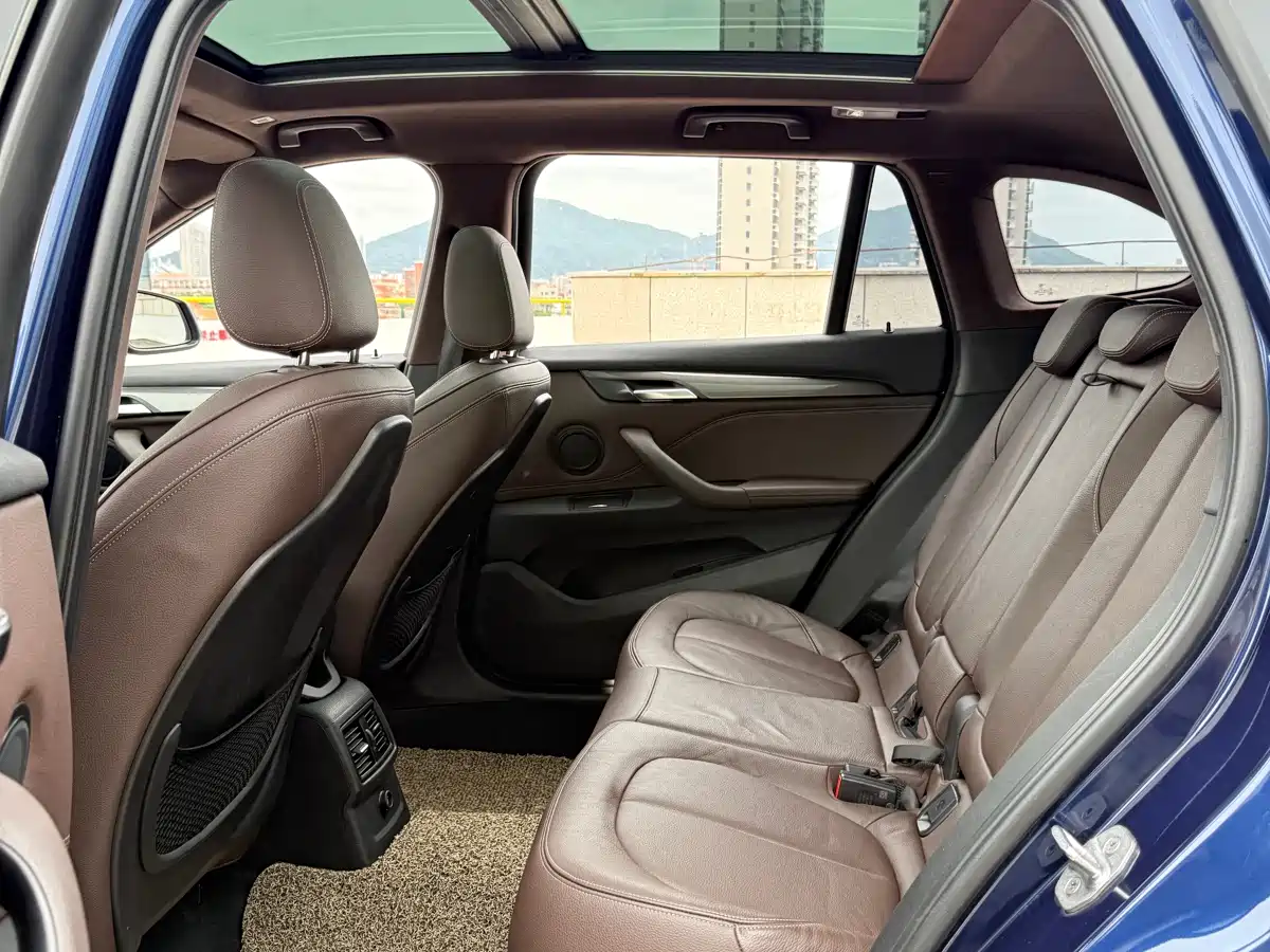 BMW X1 2018 sDrive18Li Premium Model фото 7