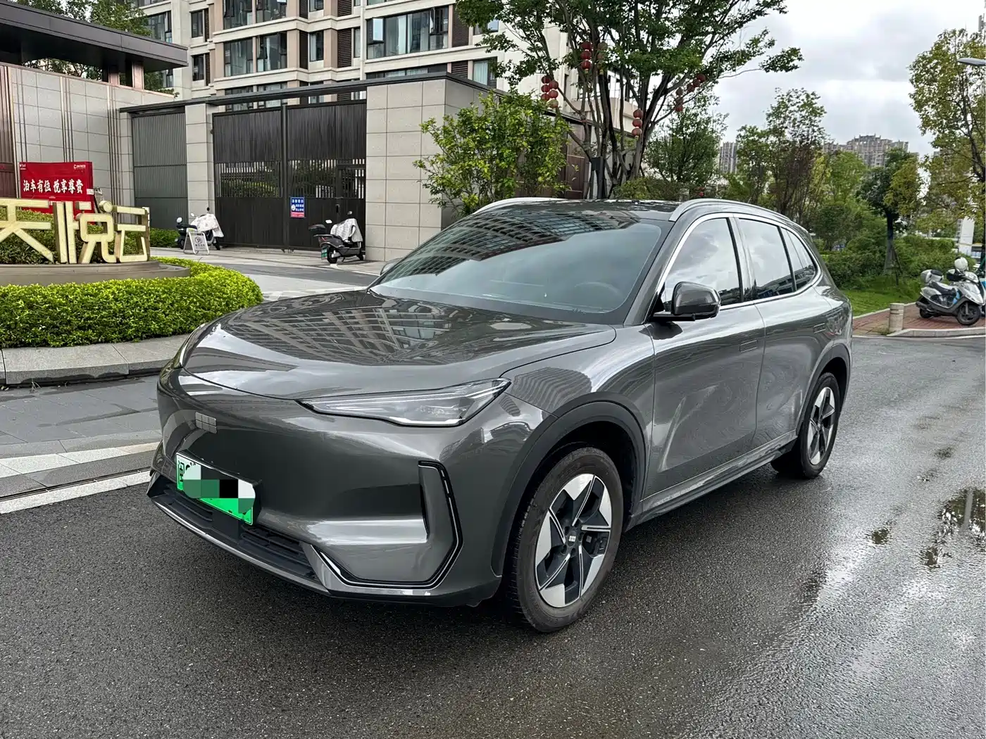 Photo 2 - Geely Galaxy Galaxy E5