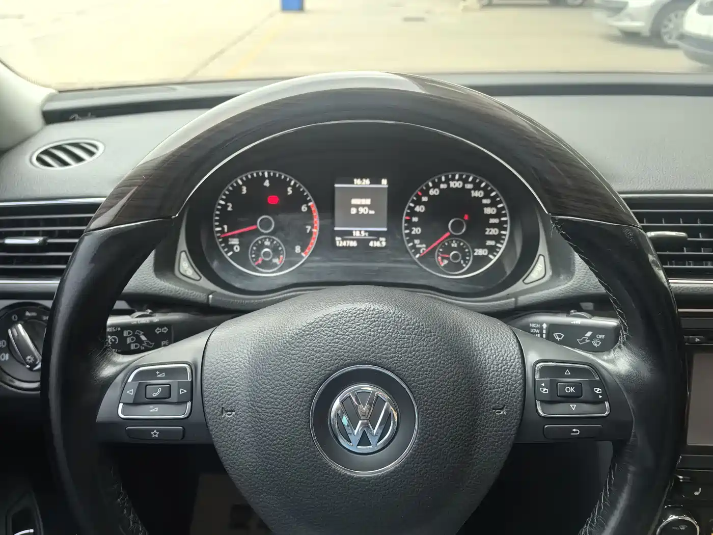 Volkswagen Passat 2014 2.0TSI DSG Executive Navigation Edition фото 15