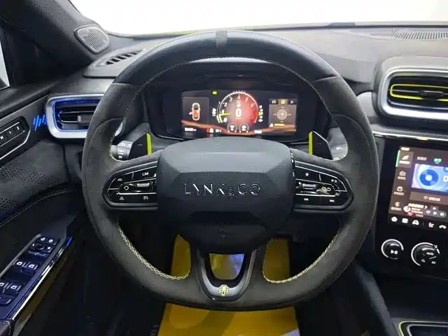 Lynk & Co 03 2022 03+ 2.0TD Auto Wind Rider Edition фото 10