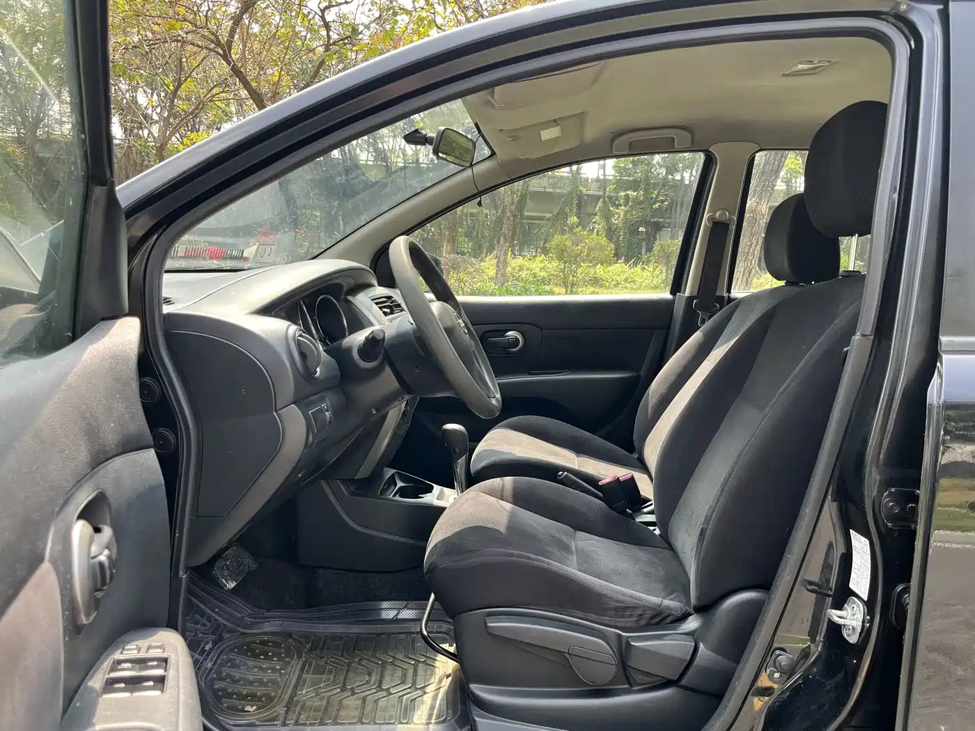Nissan Livina 2013 2013 1.6XE CVT Comfort