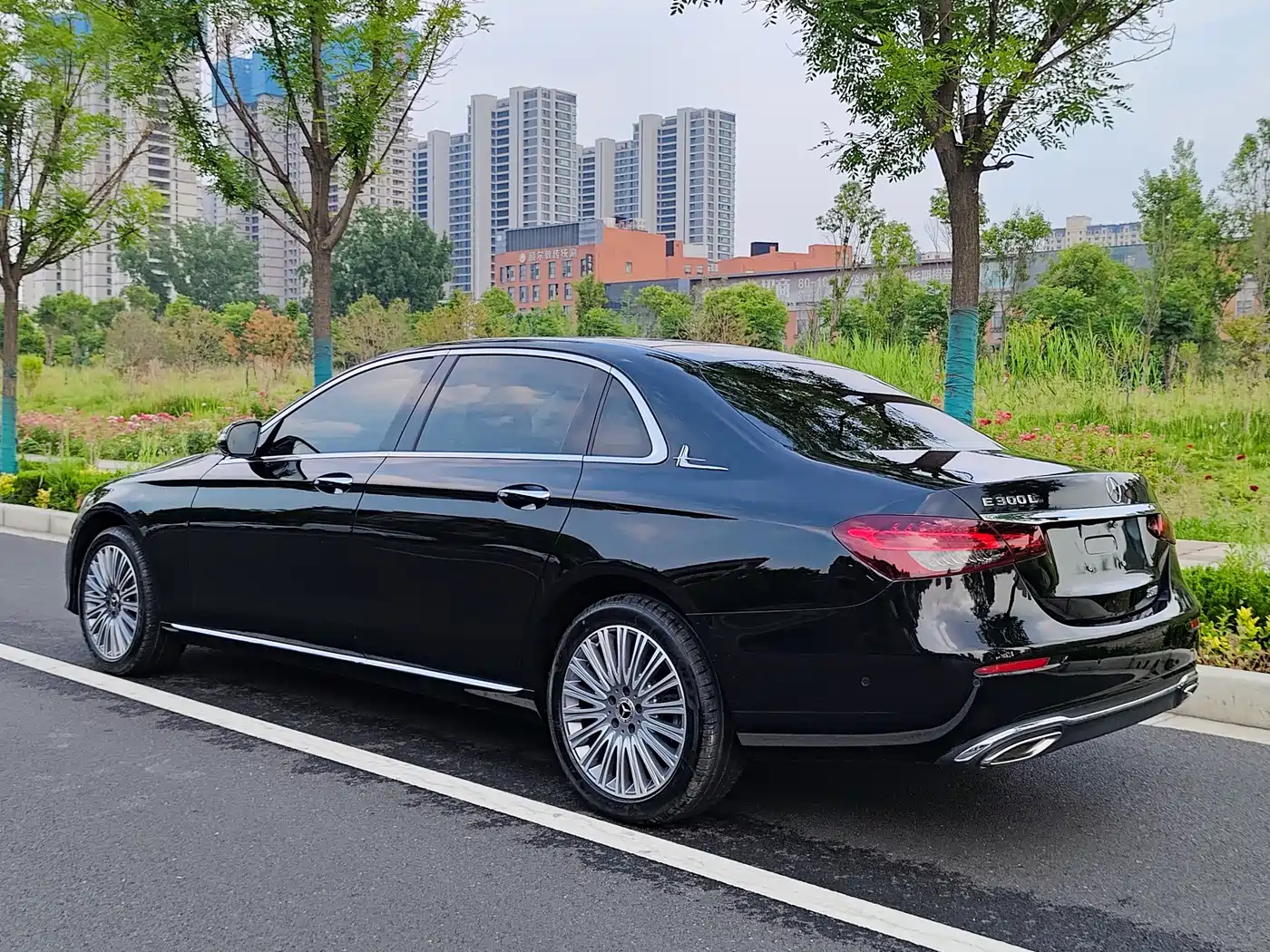 Mercedes-Benz E-Class 2022 Second Facelift E 300 L Luxury фото 36
