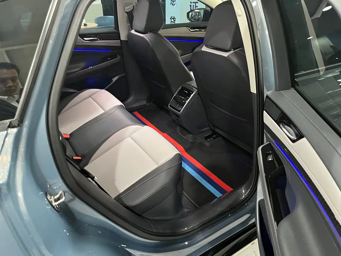 VOLKSWAGEN ID.7 VIZZION