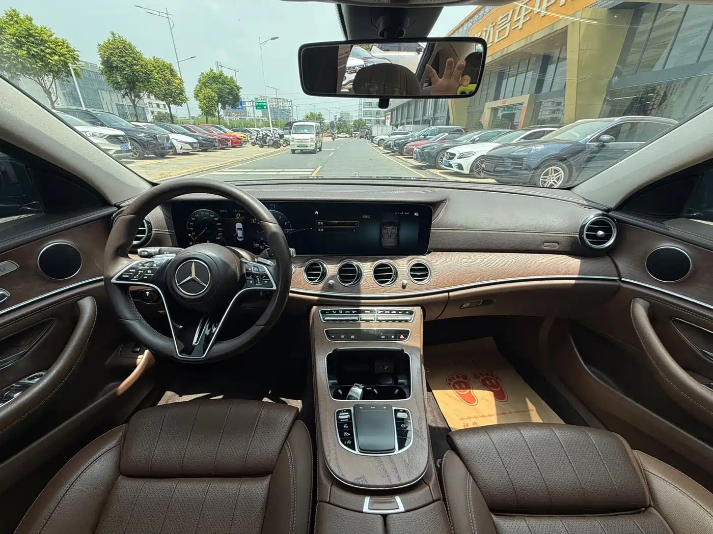 Фото 6 - Mercedes-Benz E-Class