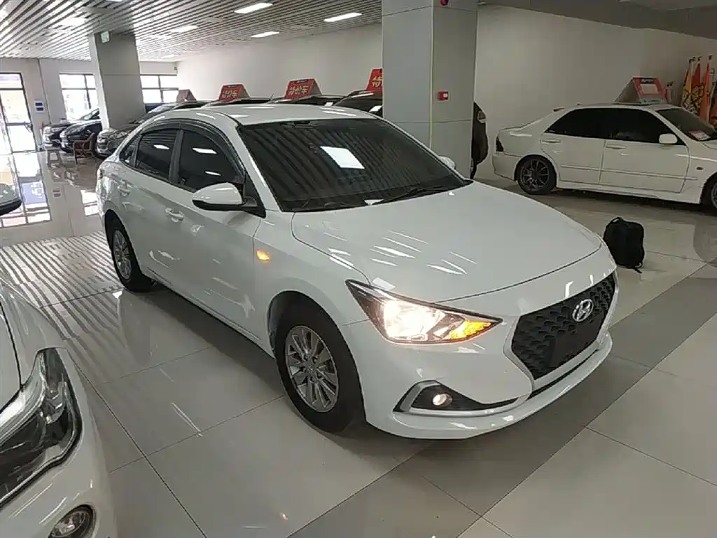 Hyundai Elantra 2018 1.6L Automatic Pleasing Edition GL China VI фото 4