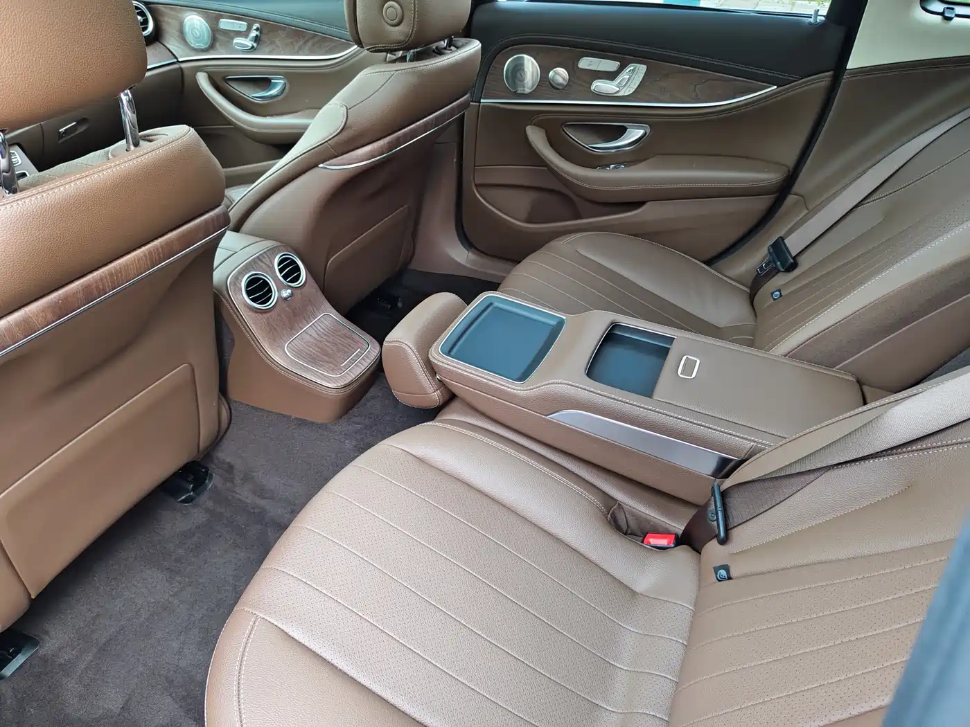 Mercedes-Benz E-Class 2022 Second Facelift E 300 L Luxury фото 29
