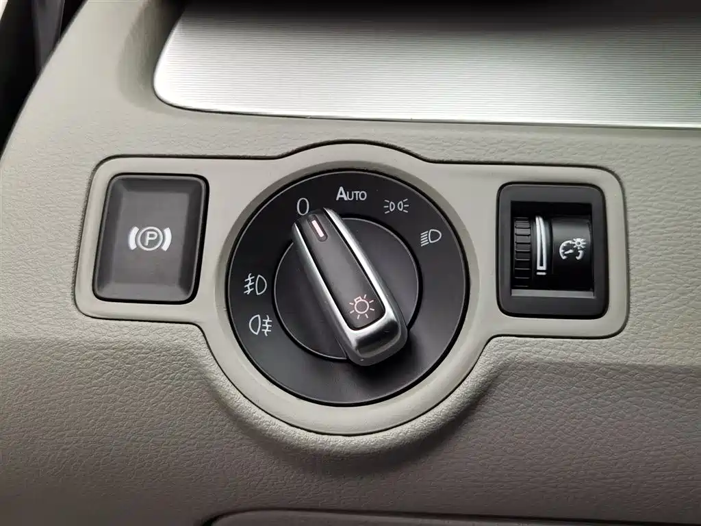 Volkswagen Magotan 2011 1.8TSI DSG Comfort фото 21