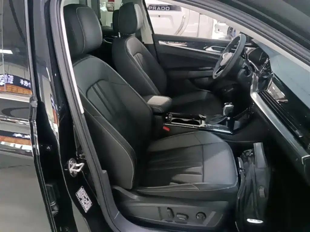 Volkswagen Passat 2025 Outstanding 380TSI Dragon Soaring Edition фото 25