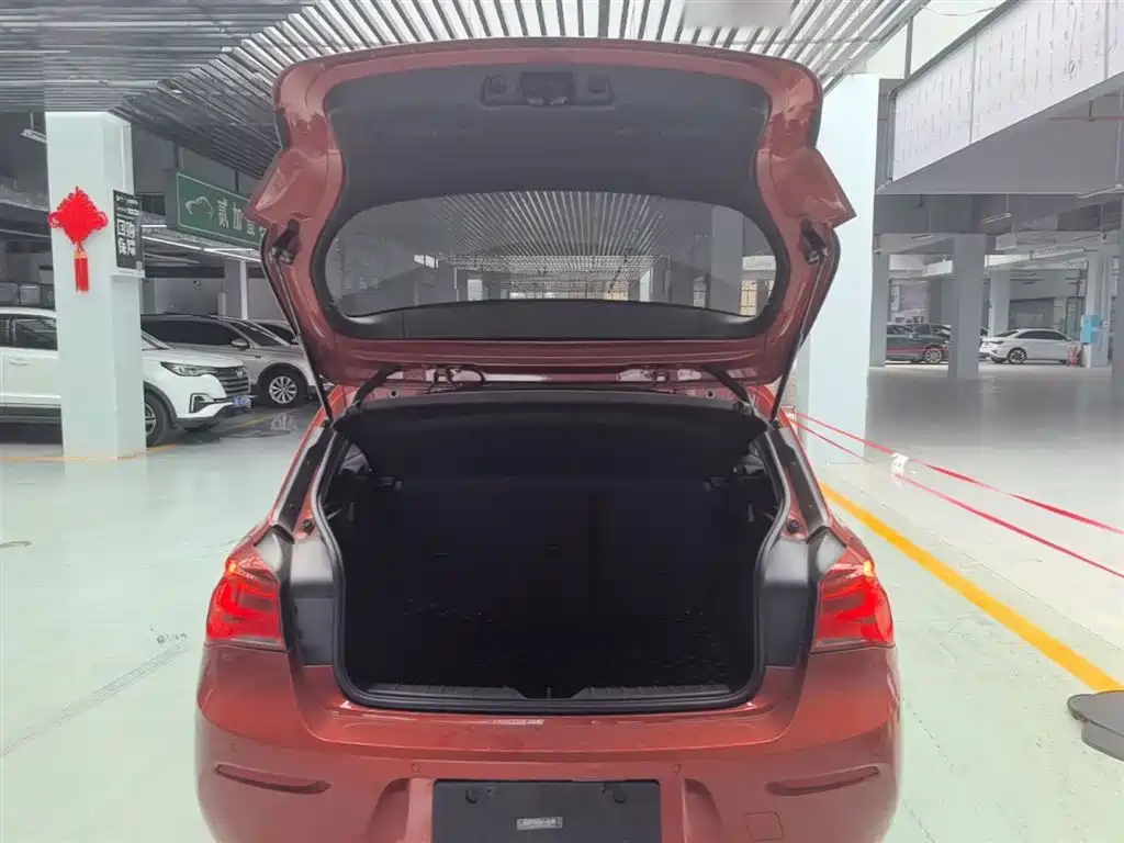 BMW 1 Series (Import) 2018 118i Leading фото 19