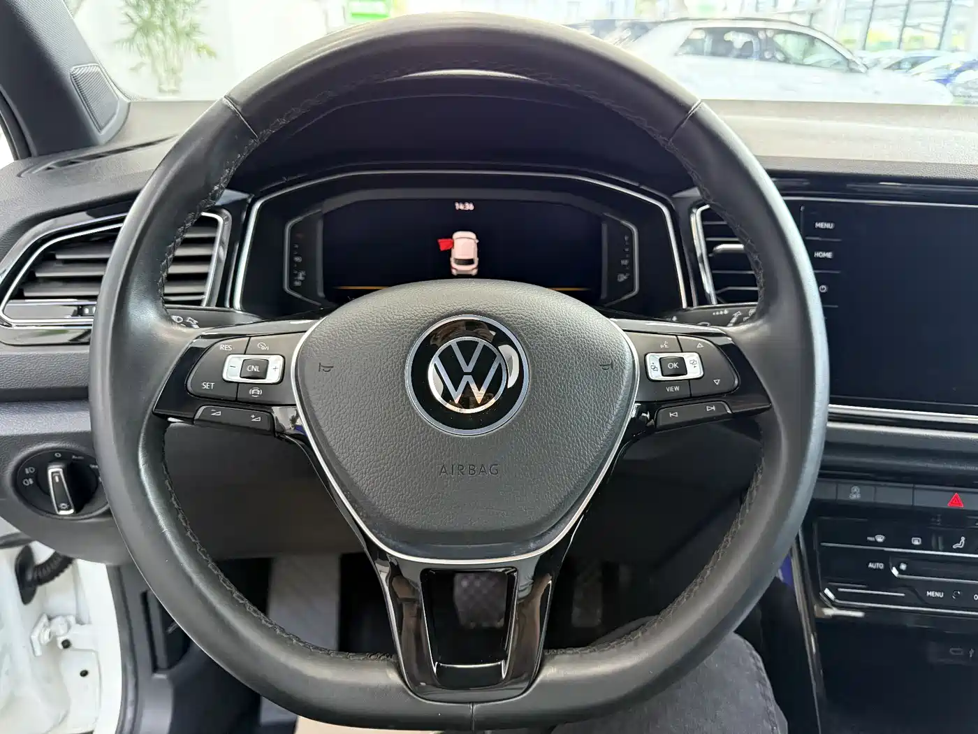 Volkswagen T-ROC 2021 Facelift 280TSI DSG 4WD Luxury Smart Connect Edition фото 12