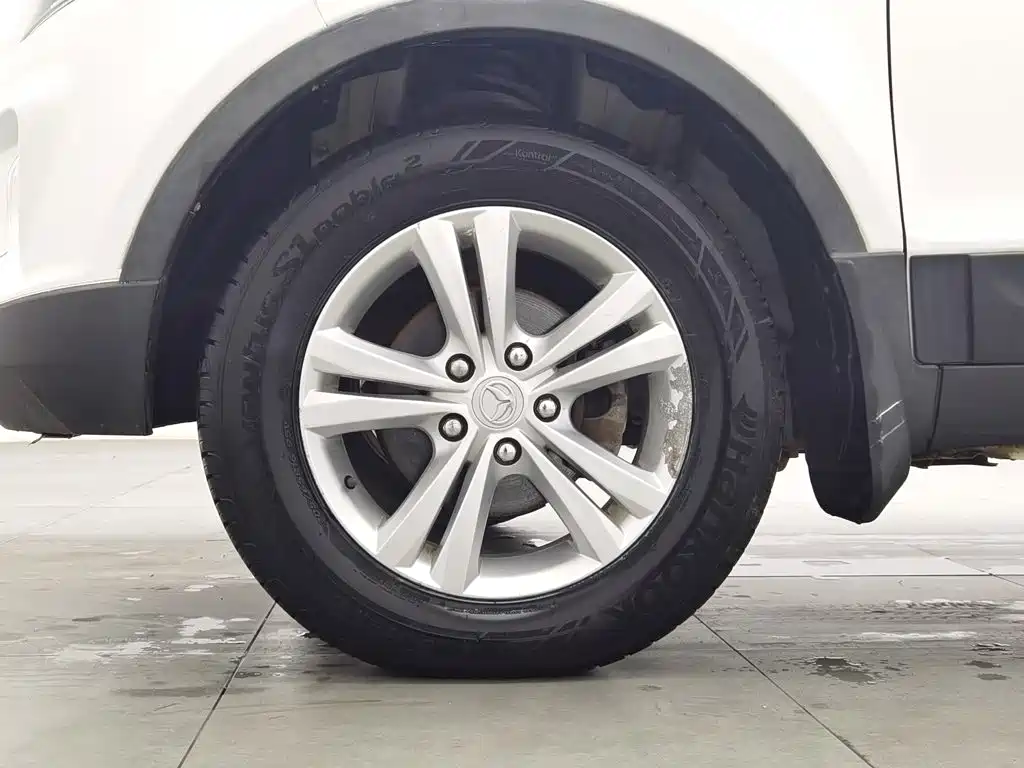 BAIC Huansu S3 2015 2015 1.5L Luxury (China V)