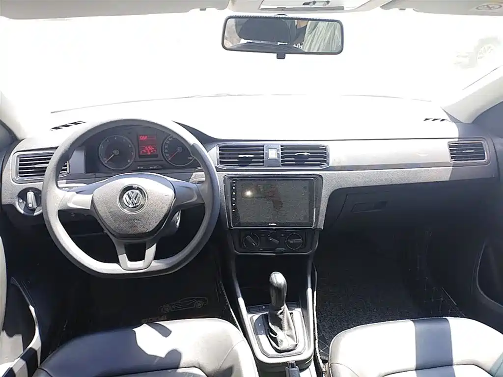 VOLKSWAGEN SANTANA