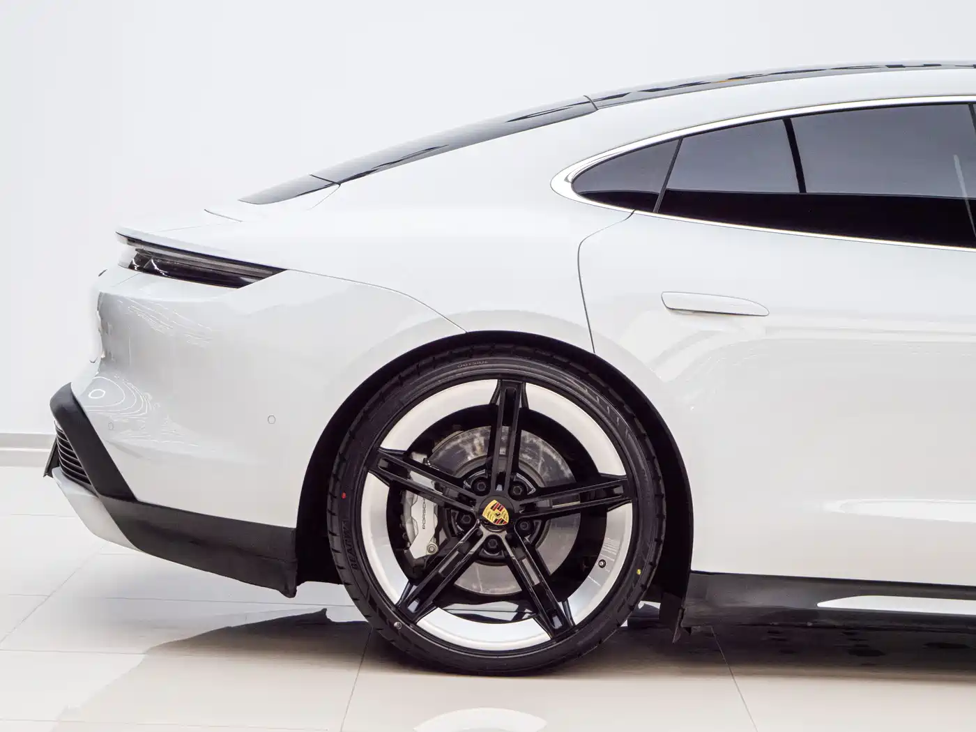 Porsche Taycan 2019 Taycan Turbo фото 6