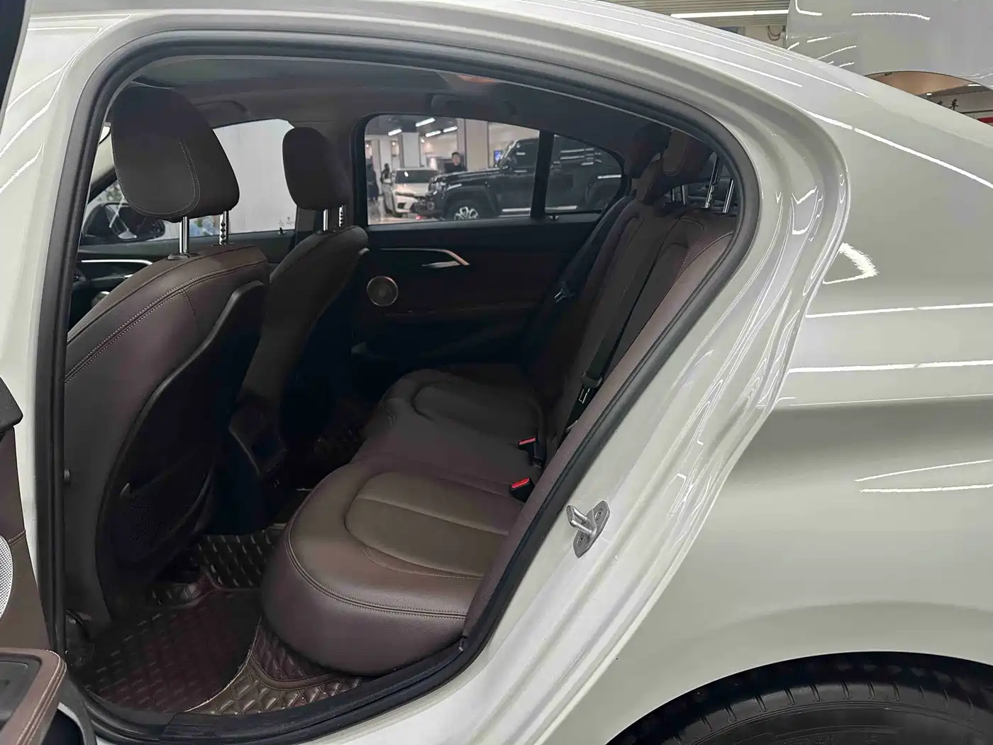 BMW 1 Series 2021 120i M Sport Shadow Edition фото 10