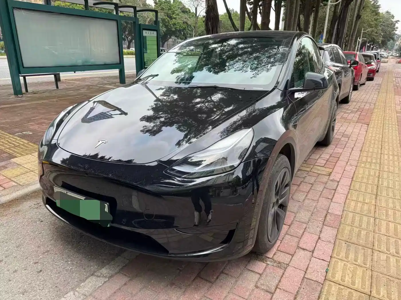 TESLA MODEL Y