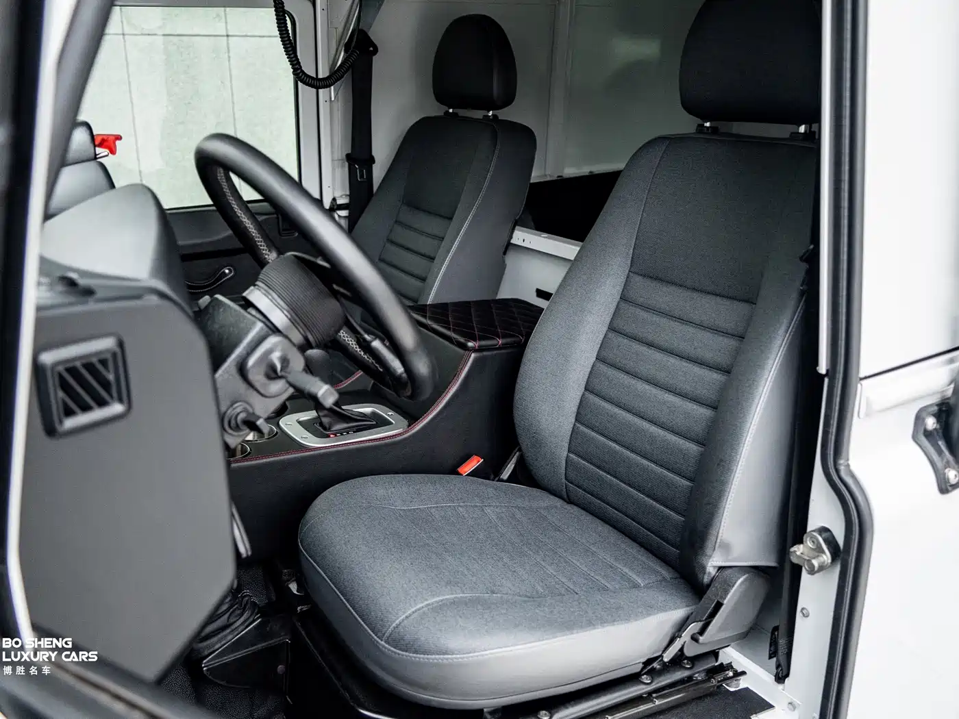 Land Rover Defender фото 13