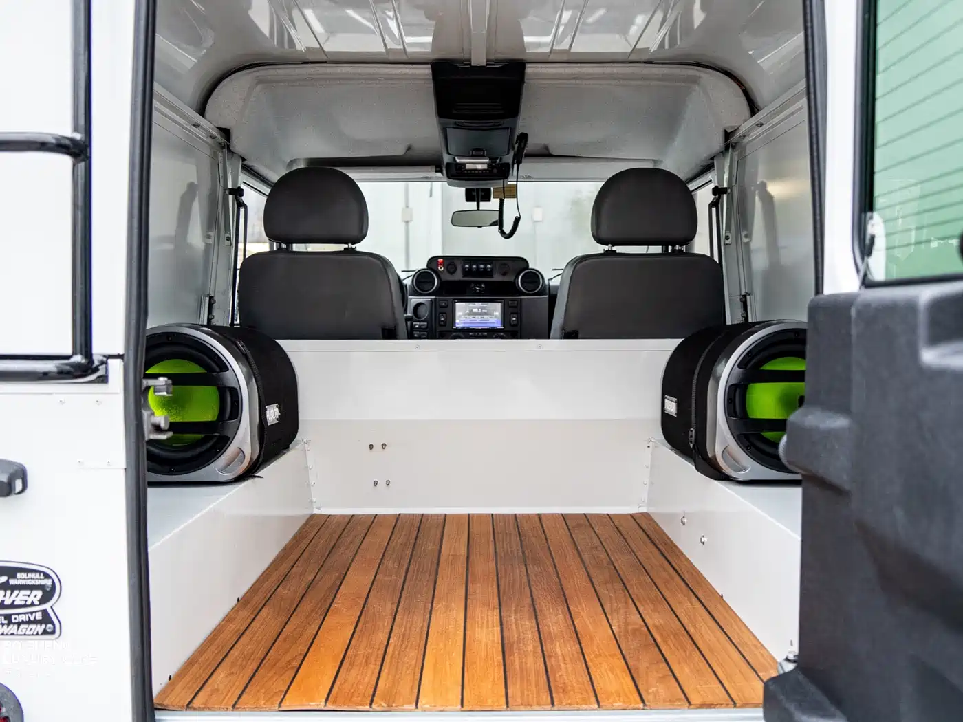 Land Rover Defender фото 29
