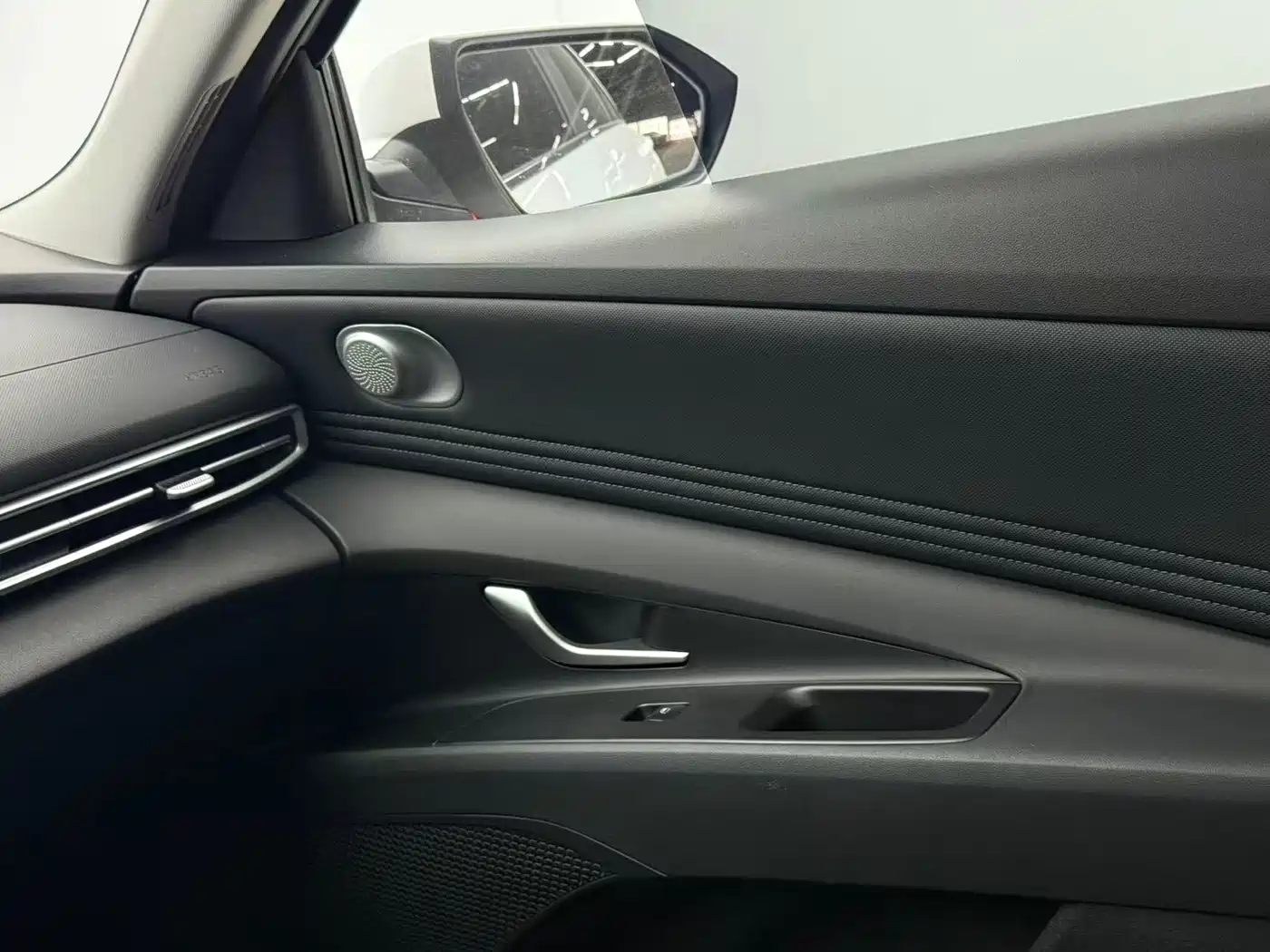 Hyundai Elantra 2022 1.5L CVT GLX Elite Edition фото 13