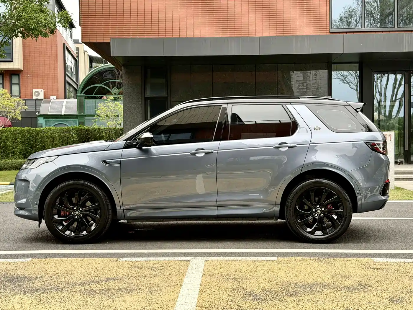 Land Rover Discovery Sport 2020 249PS R-Dynamic Performance Tech 5-seater фото 11