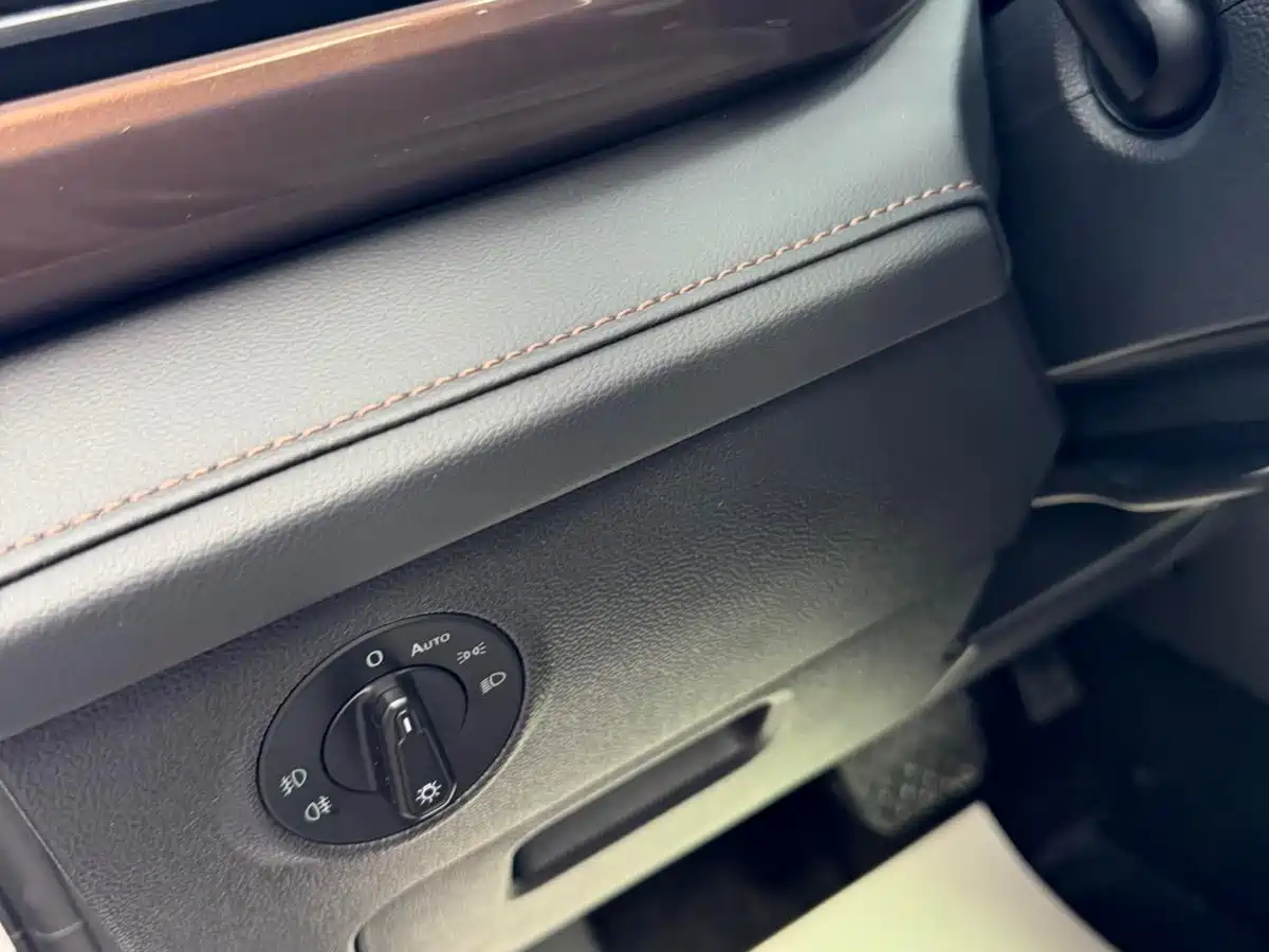 Volkswagen Tharu 2022 280TSI FWD Luxury Edition фото 11