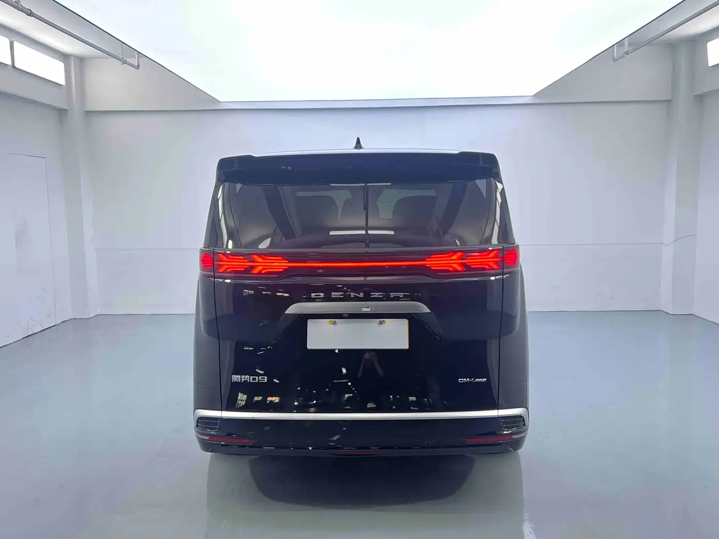 Denza D9 2022 DM-i 970 AWD Flagship фото 17