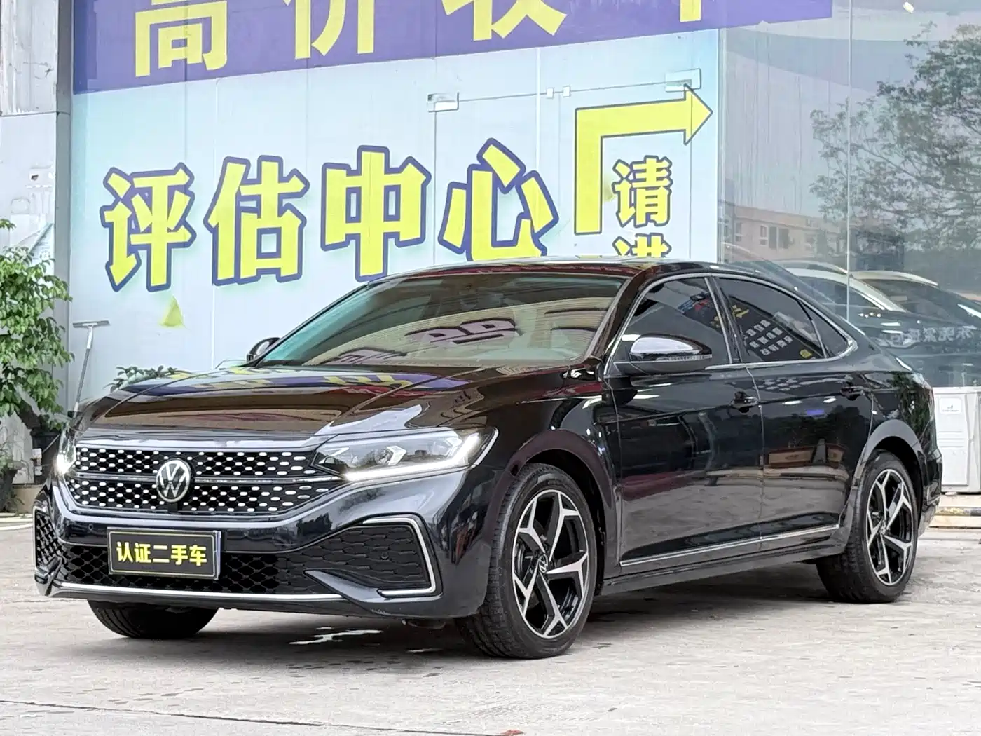 Volkswagen Passat 2025 Outstanding 380TSI Starlight Dragon Soaring Edition