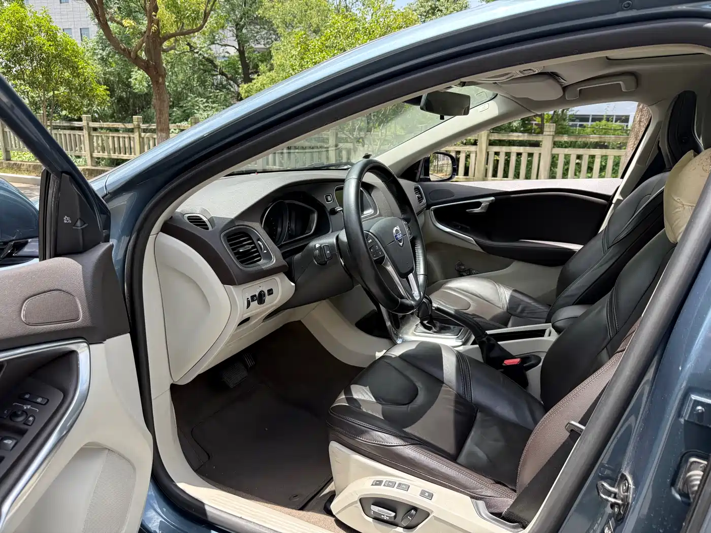 Volvo V40 2013 2014 2.0T Zhiya Edition