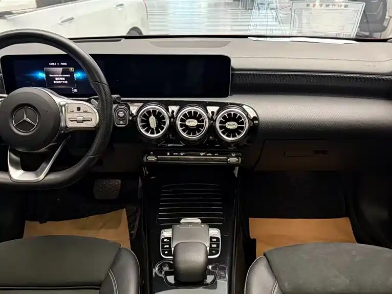 Mercedes-Benz A-Class 2019 A 200 L Sport Sedan фото 4