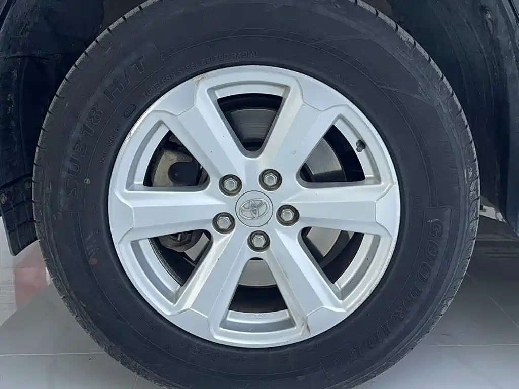 Toyota Highlander 2012 2.7L 2WD 7-Seat Elite фото 8