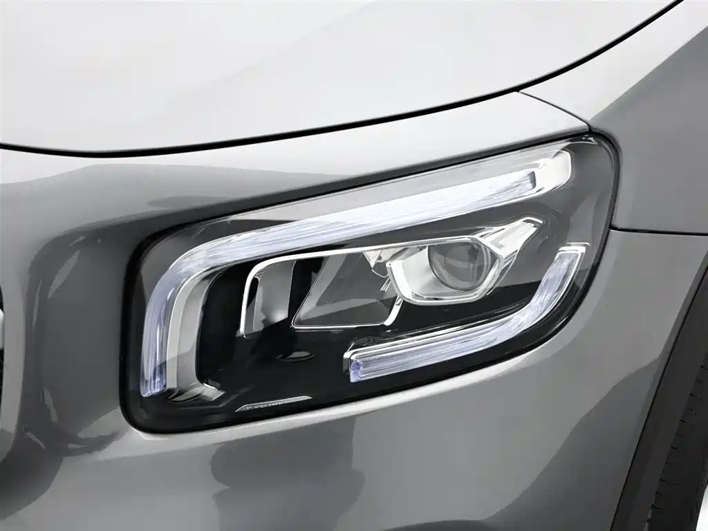 MERCEDES-BENZ GLB