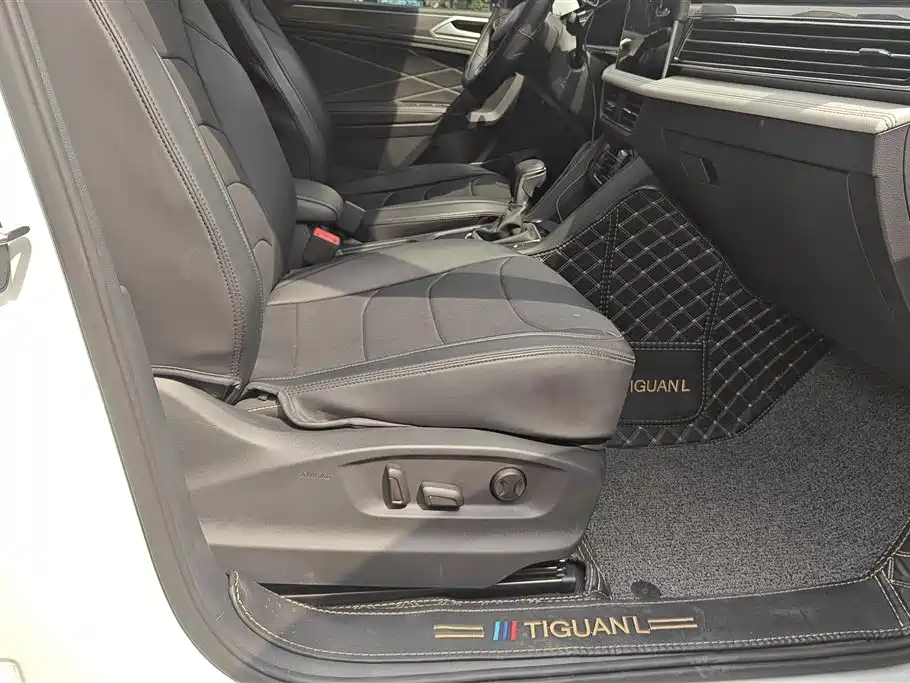 Volkswagen Tiguan L 2023 330TSI Auto 2WD R-Line Premium Edition фото 7