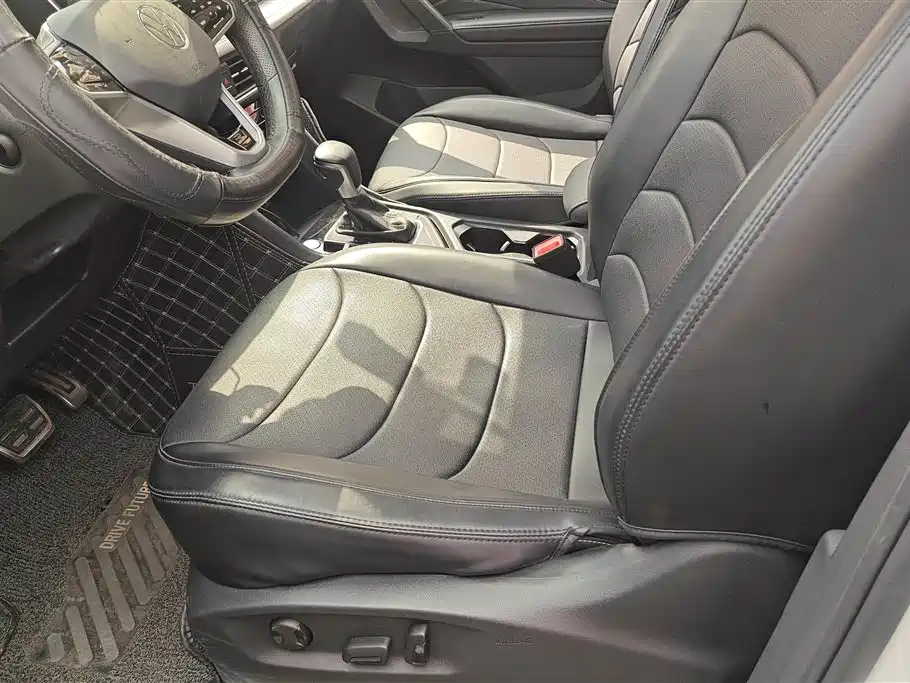 Volkswagen Tiguan L 2023 330TSI Auto 2WD R-Line Premium Edition фото 8