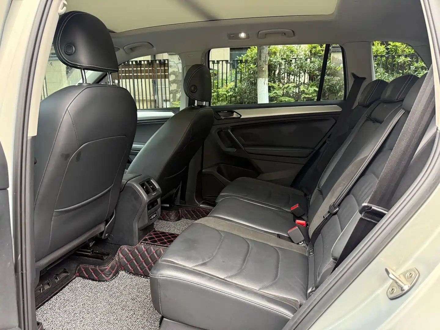 صورة 7 - Volkswagen Tiguan L