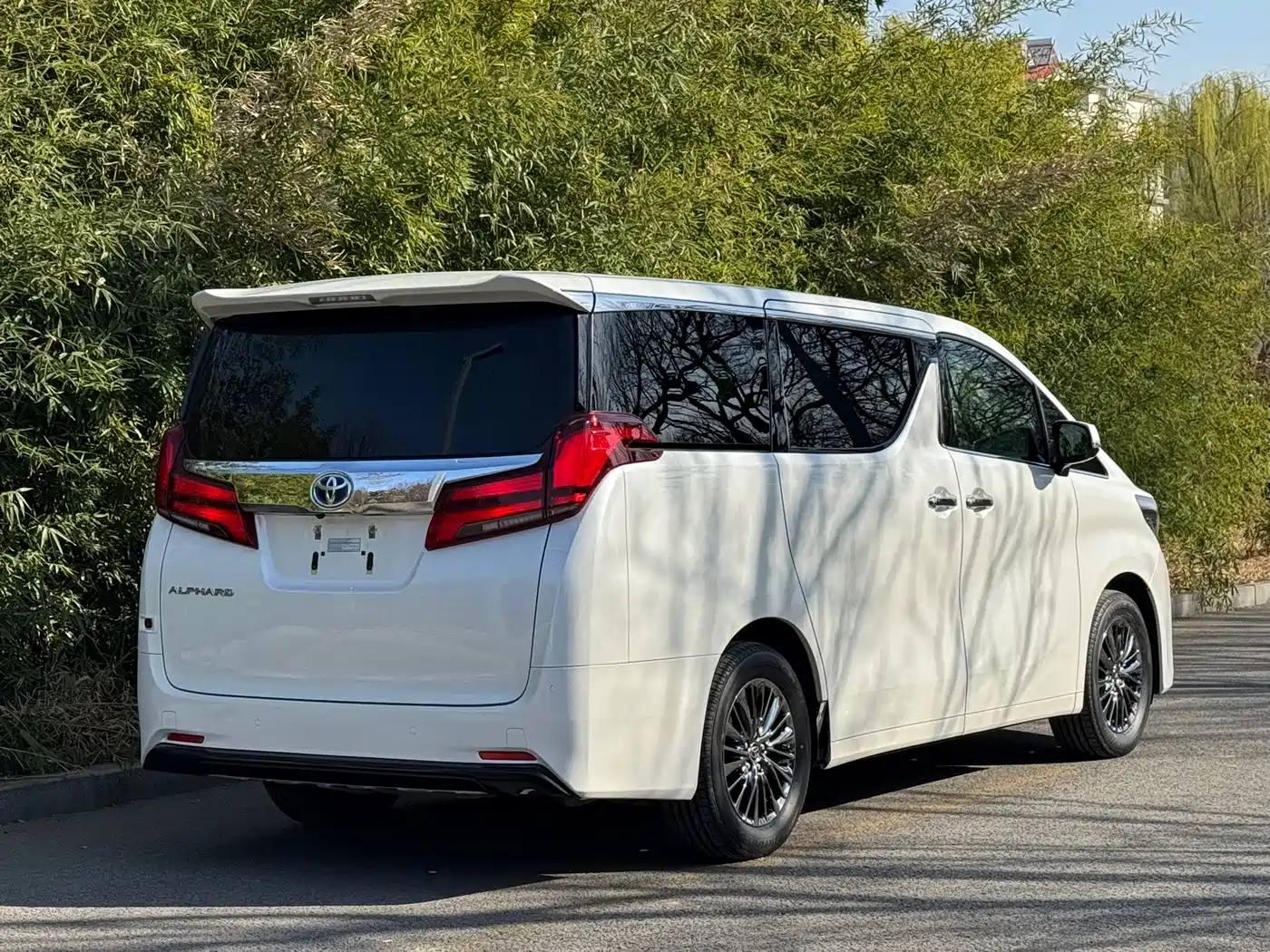 Toyota Alphard 2019 Hybrid 2.5L Premium Edition фото 16