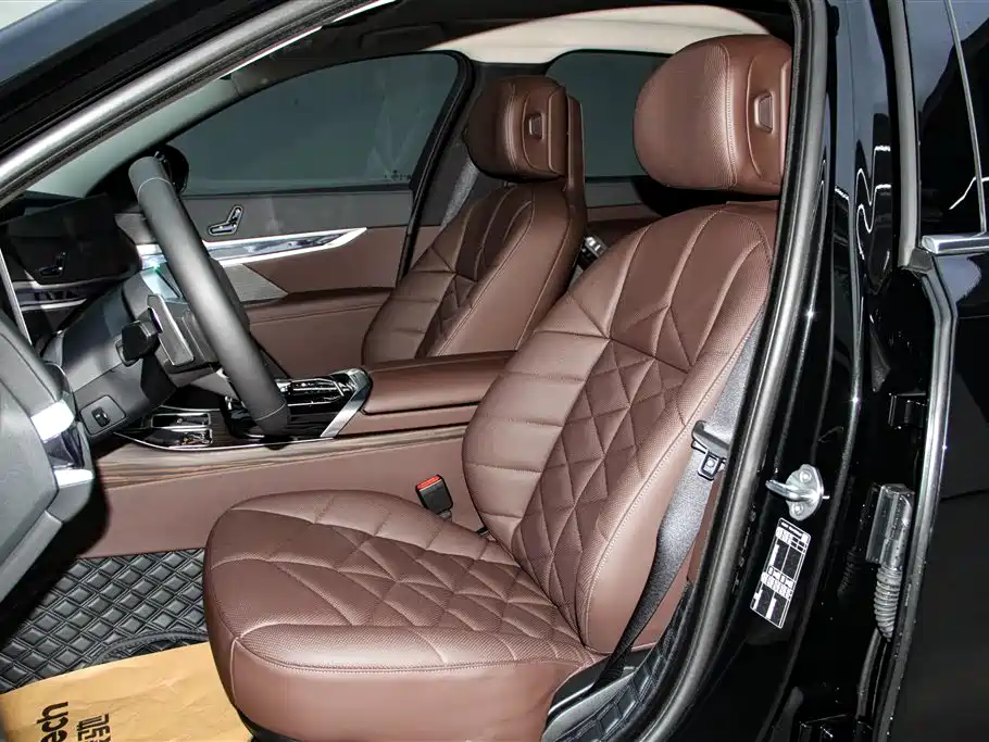 BMW 7 Series 2023 Model 735Li M Sport Package фото 18