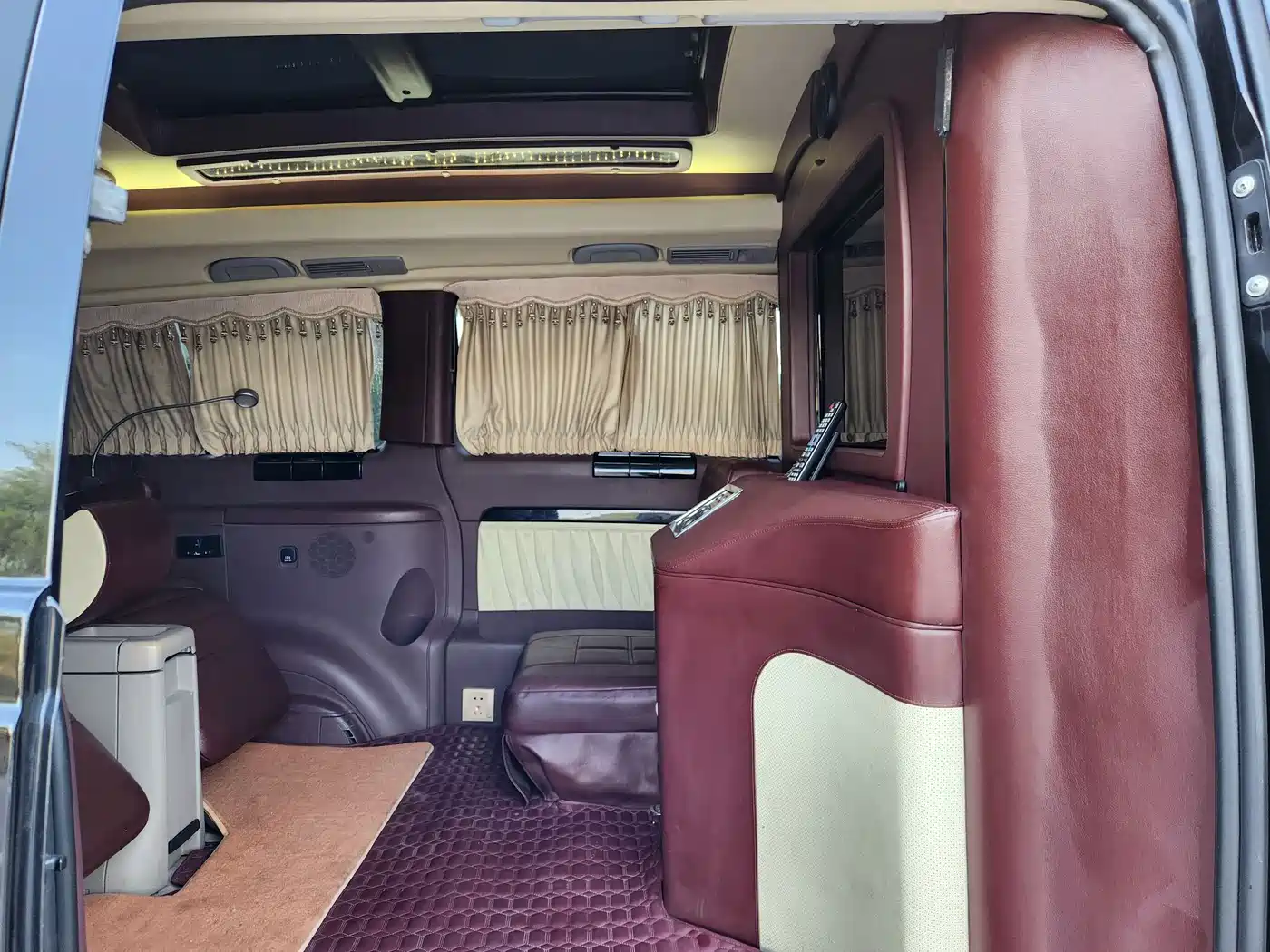 Mercedes-Benz Vito 2013 Model 3.0L Elite Edition фото 14