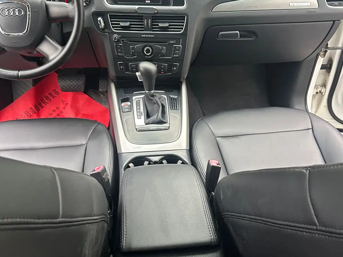 Audi Q5 2011 2.0TFSI Comfort фото 14