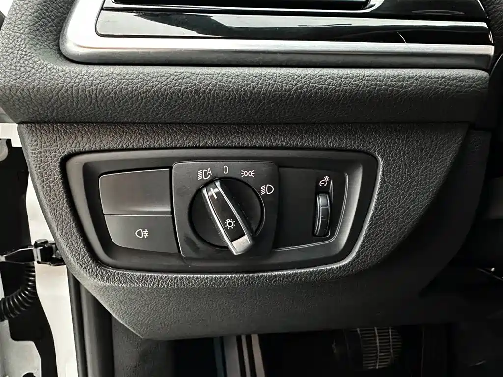 BMW 1 Series 2021 120i M Sport Shadow Edition фото 18
