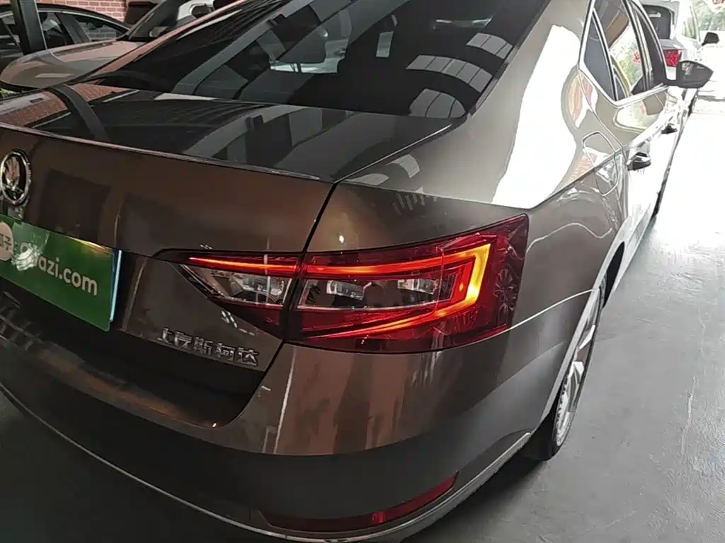 Škoda Superb 2019 TSI280 DSG Comfort Edition фото 8
