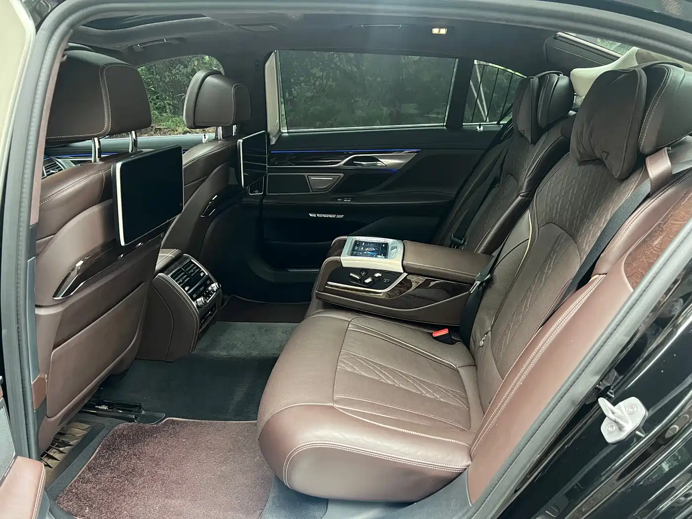 BMW 7 Series 2016 740Li Luxury фото 9